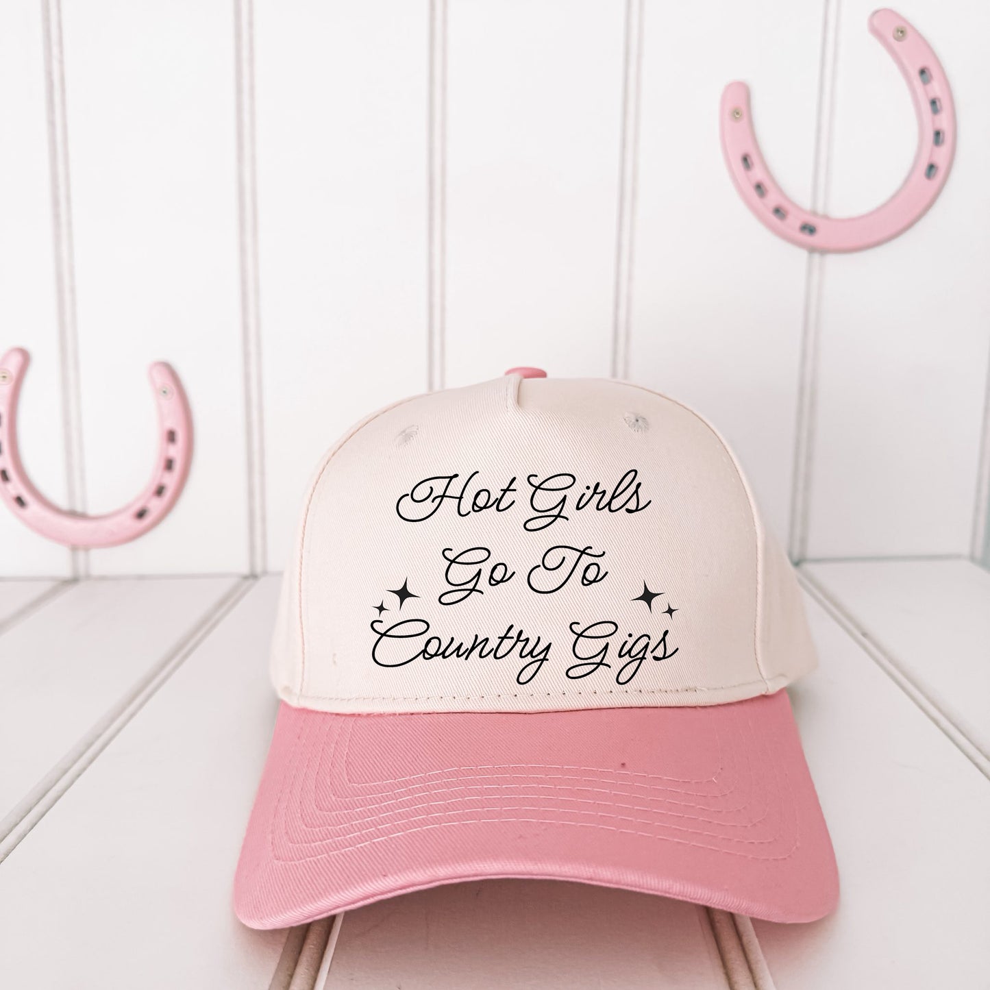 HOT GIRLS GO TO COUNTRY GIGS
